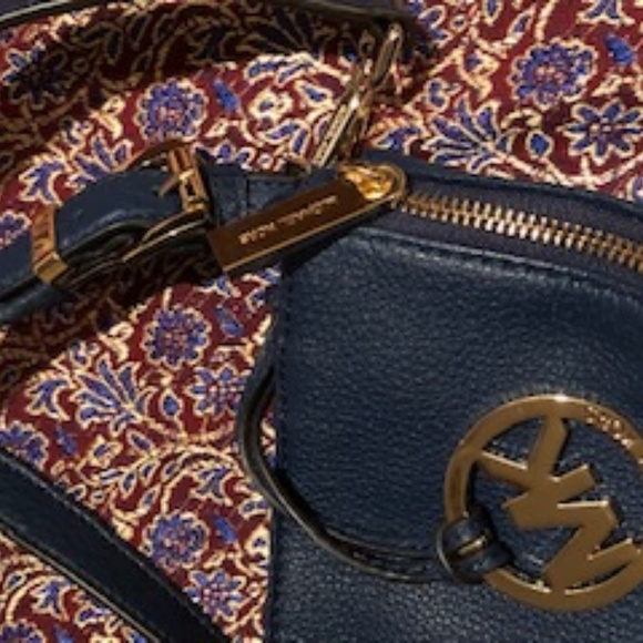 NWT Michael Kors Lrg Shldrbag Pebble Leather Navy